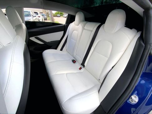 Used 2019 Tesla Model 3 Standard Range image 18