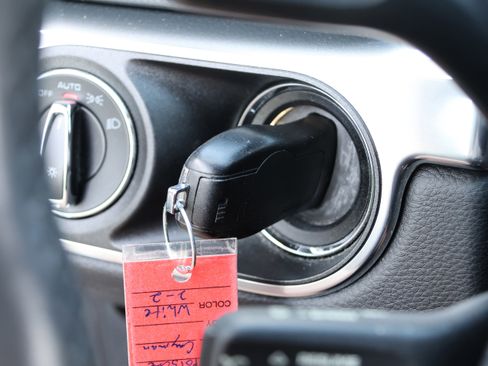 Used 2016 Porsche Cayman image 17