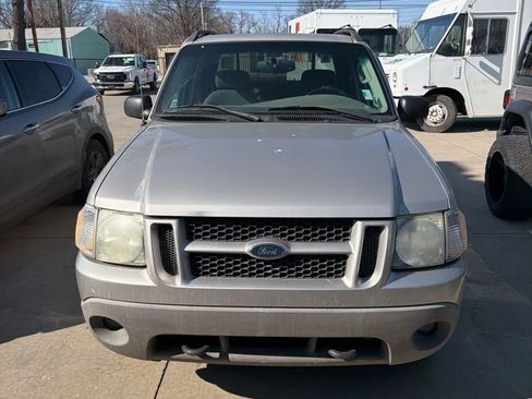 Used 2003 Ford Explorer Sport Trac 4x4 image 2