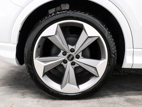 Used 2025 Audi Q4 e-tron Premium Plus w/ Premium Plus image 17