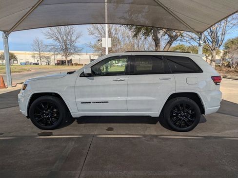 Used 2018 Jeep Grand Cherokee Altitude AWD/4WD image 9