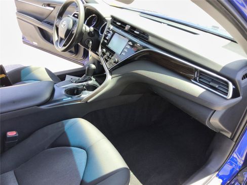Used 2018 Toyota Camry LE FWD image 26