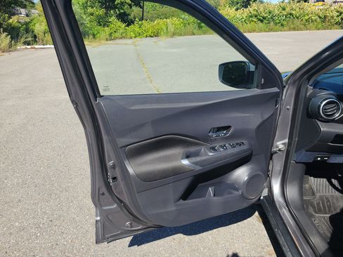 Used 2021 Nissan Kicks SV FWD image 15