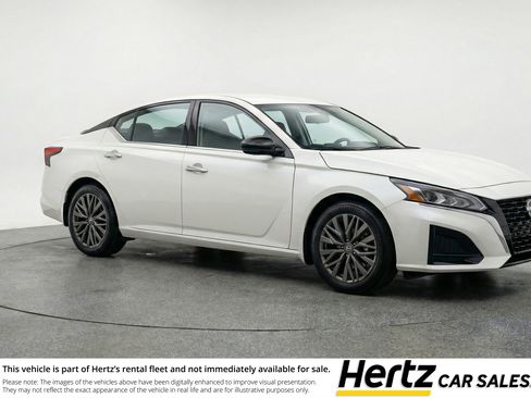 Used 2025 Nissan Altima 2.5 SV image 1