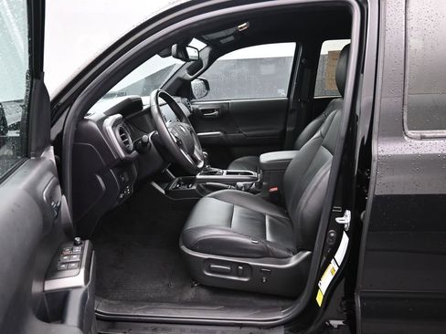 Certified 2023 Toyota Tacoma TRD Sport w/ Technology Package AWD/4WD image 9
