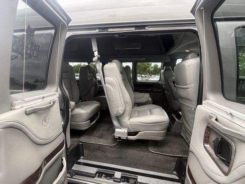 Used 2010 Chevrolet Express 2500 Extended w/ Preferred Equipment Group image 17