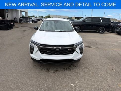 Certified 2025 Chevrolet Trax RS w/ Driver Confidence Package FWD image 4
