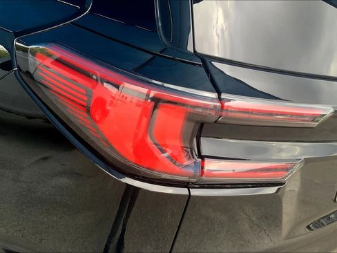 Used 2025 GMC Acadia Elevation image 28