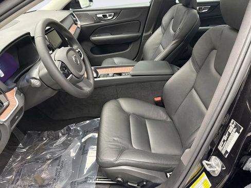 Used 2025 Volvo S60 B5 Plus image 11