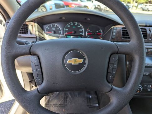 Used 2016 Chevrolet Impala LT FWD image 29