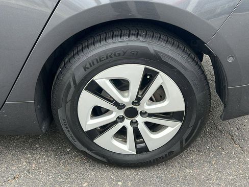 Used 2018 Toyota Prius Three image 24