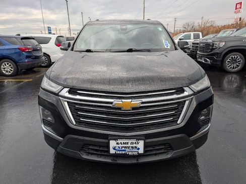 Used 2023 Chevrolet Traverse LT image 2