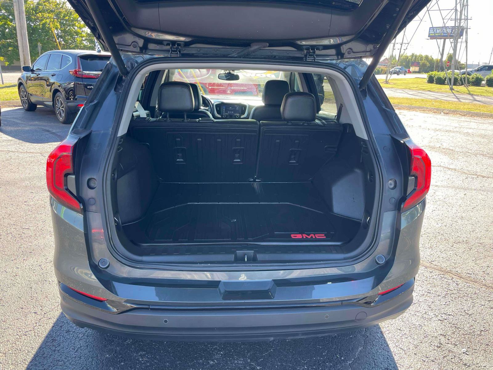 Used 2021 GMC Terrain SLT w/ Elevation Edition FWD image 7
