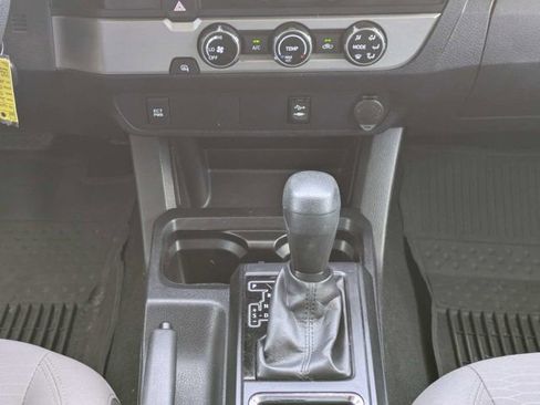Used 2017 Toyota Tacoma SR RWD image 18