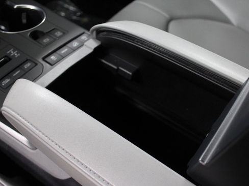 Used 2021 Toyota Highlander XLE image 35