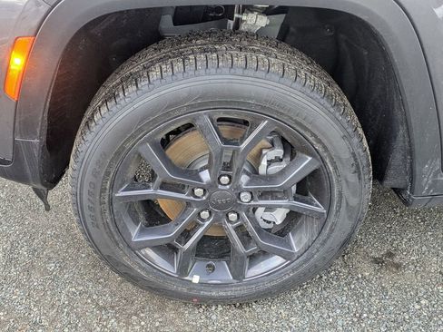 New 2025 Jeep Grand Cherokee L Limited image 9