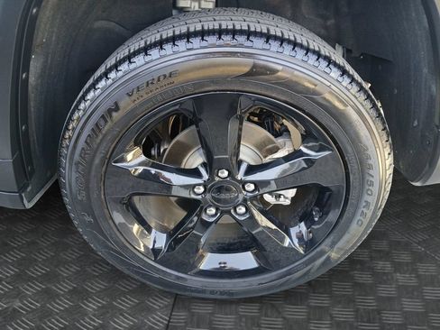 Used 2025 Jeep Grand Cherokee Limited w/ Luxury Tech Group II RWD image 23