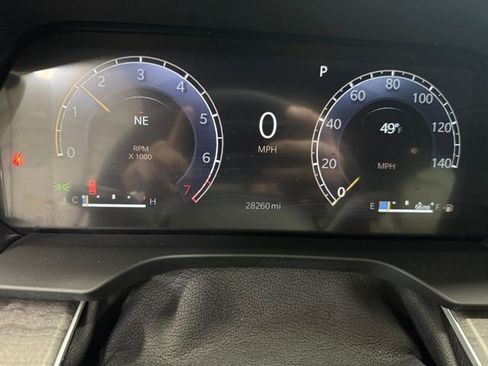 Used 2024 Jeep Grand Cherokee Limited image 2