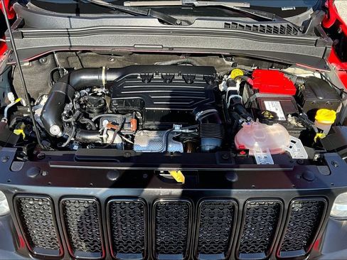 Used 2023 Jeep Renegade Altitude AWD/4WD image 12