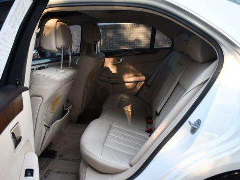 Used 2014 Mercedes-Benz E 550 4MATIC Sedan image 27