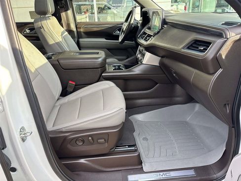 Used 2023 GMC Yukon XL SLT w/ SLT Luxury Package image 20