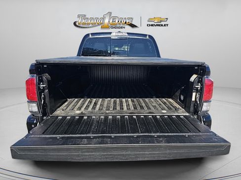 Used 2022 Toyota Tacoma Limited image 17