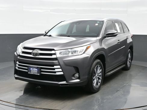Used 2019 Toyota Highlander XLE AWD/4WD image 1
