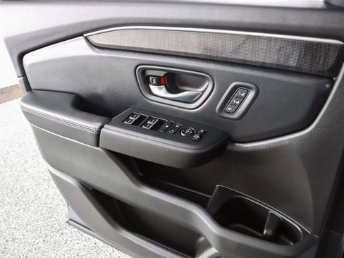 Used 2025 Honda Pilot Elite image 22