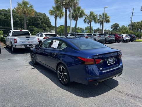 Used 2023 Nissan Altima 2.5 SR FWD image 8