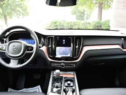 Certified 2023 Volvo XC60 B5 Plus w/ Climate Package AWD/4WD image 17