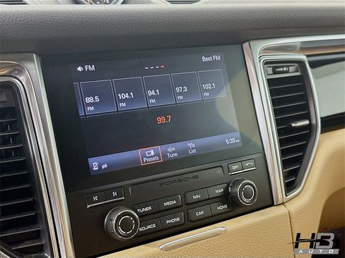 Used 2018 Porsche Macan image 12