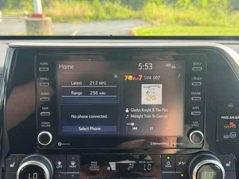 Used 2021 Toyota Highlander XLE AWD/4WD image 23