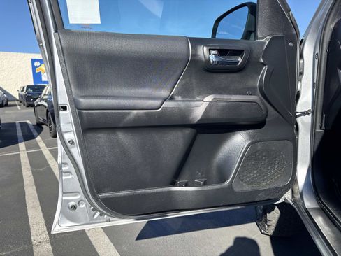 Used 2019 Toyota Tacoma TRD Sport image 20