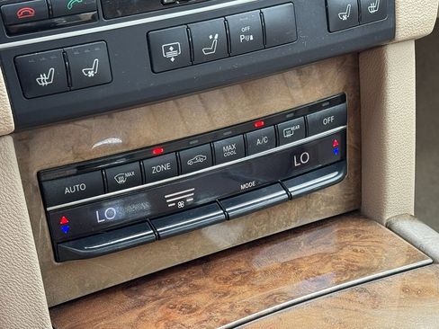 Used 2011 Mercedes-Benz E 550 Sedan image 42