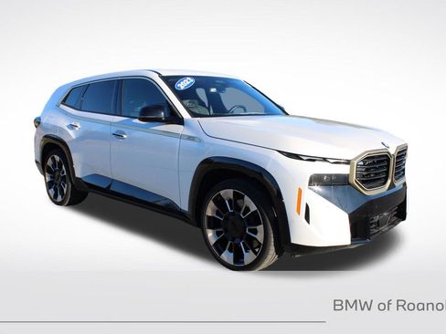 New 2023 BMW XM image 1