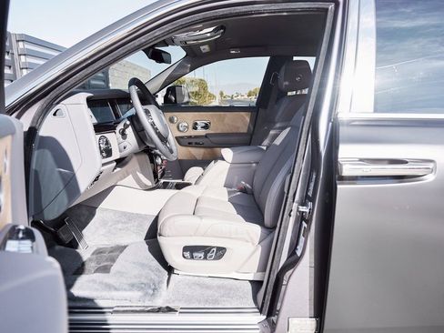 Used 2025 Rolls-Royce Phantom Sedan RWD image 36