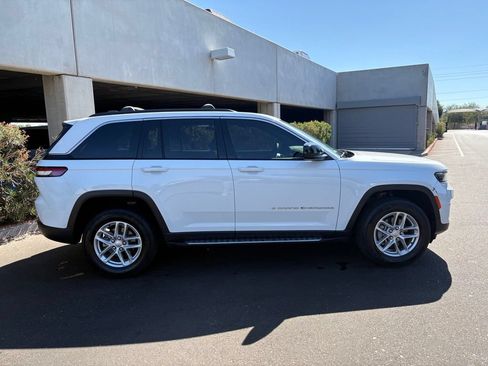 Certified 2024 Jeep Grand Cherokee Laredo X AWD/4WD image 3