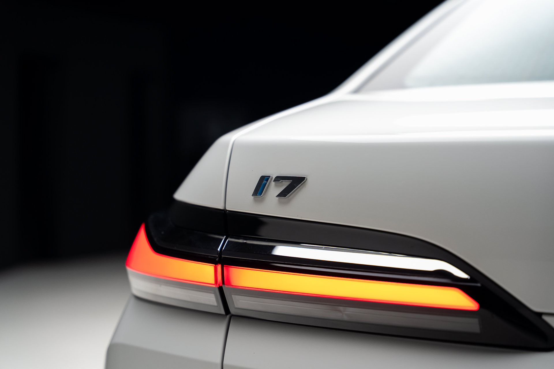 Used 2024 BMW i7 eDrive50 w/ Executive Package RWD image 31