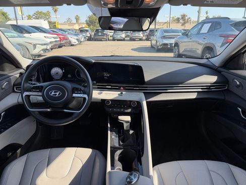 Used 2025 Hyundai Elantra Limited image 34