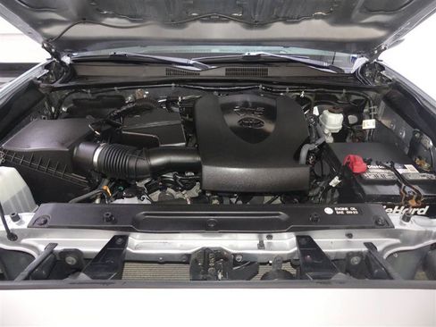 Used 2019 Toyota Tacoma Limited AWD/4WD image 11