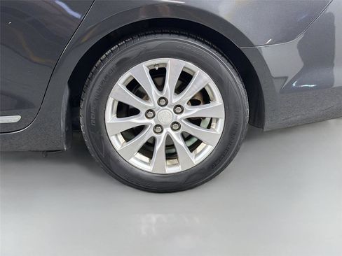 Used 2015 Buick LaCrosse FWD image 28
