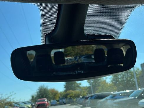 Used 2024 Chrysler Pacifica Touring-L image 16