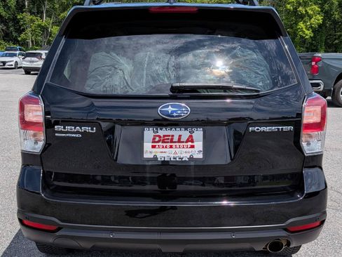 Used 2018 Subaru Forester 2.5i Touring AWD/4WD image 9