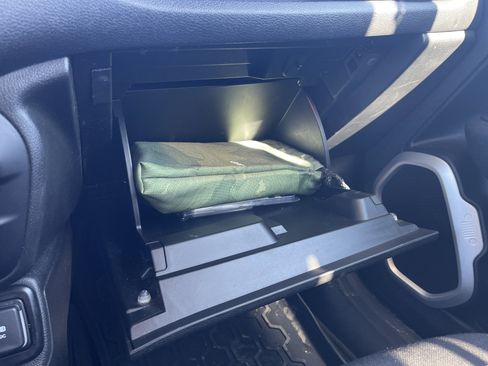 Used 2021 Jeep Renegade Sport image 33