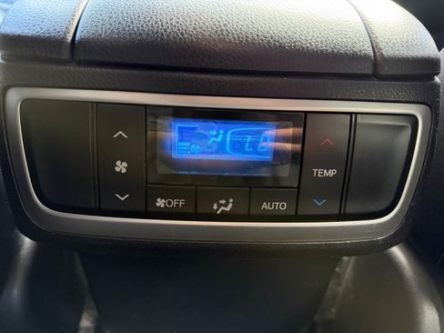 Used 2014 Toyota Highlander Limited w/ Driver Technology Package FWD image 31