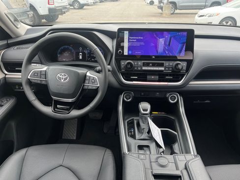 New 2026 Toyota Grand Highlander Limited FWD image 19