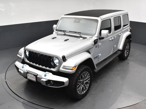 Used 2024 Jeep Wrangler High Altitude AWD/4WD image 18