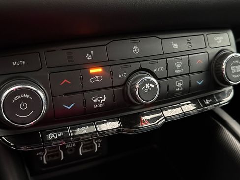 Used 2022 Dodge Durango GT image 28