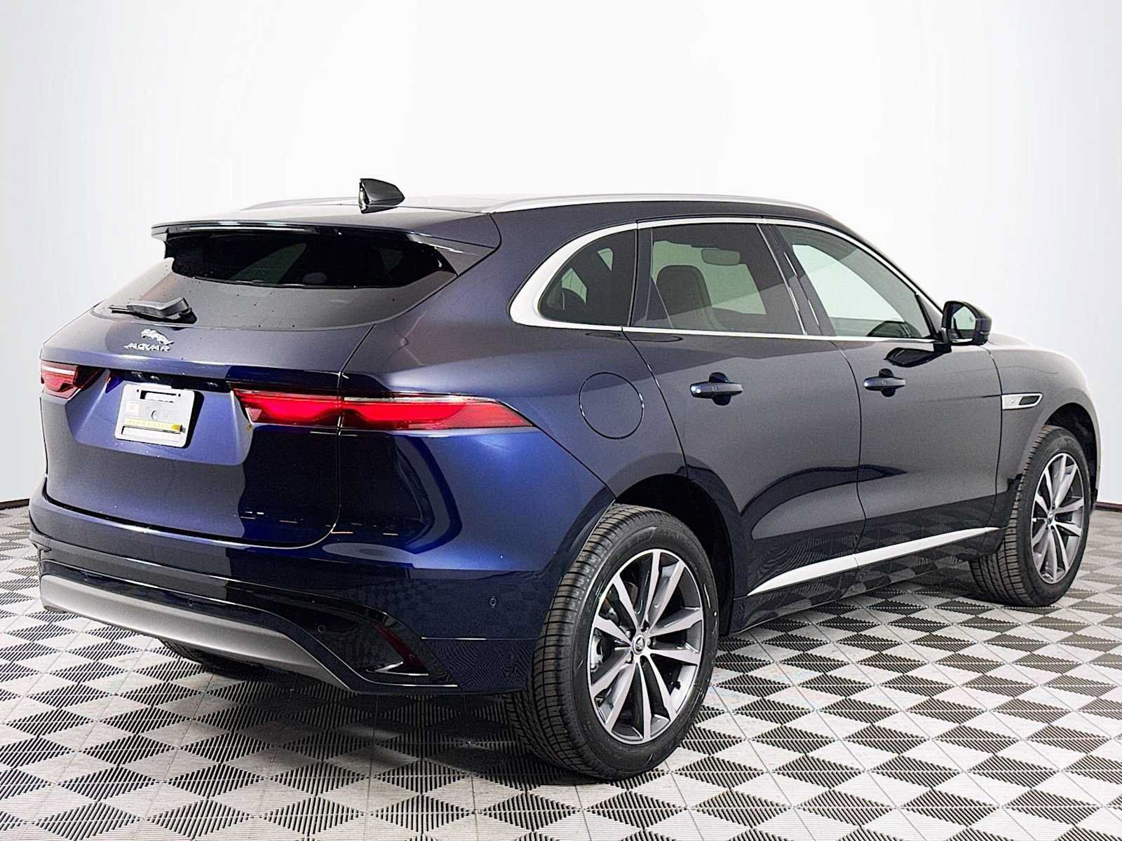 New 2025 Jaguar F-PACE R-Dynamic S AWD/4WD image 5