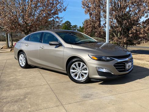 Used 2022 Chevrolet Malibu LT image 1